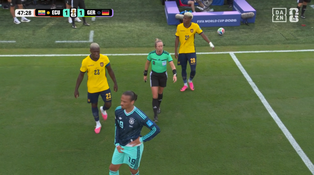 Announcement dell'arbitro dopo la revisione al VAR